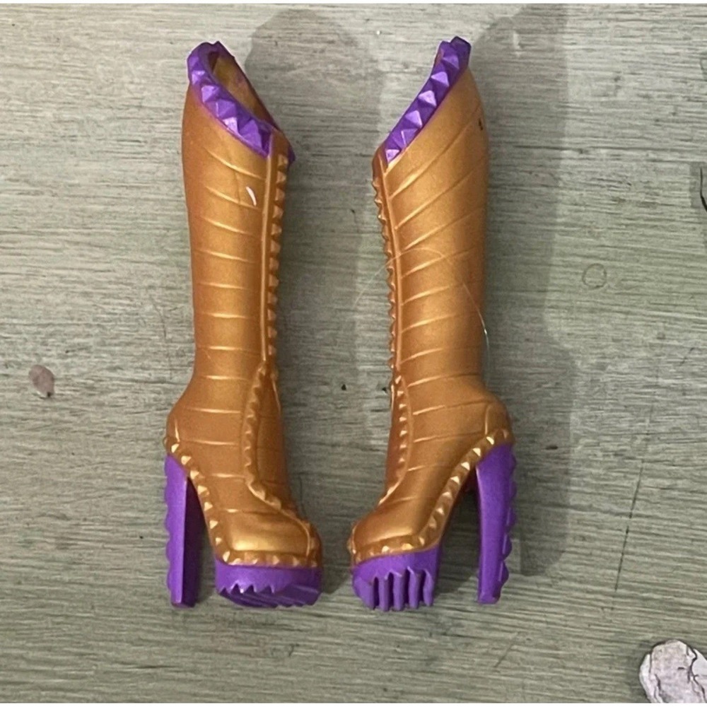 Monster High Doll Clawdeen Wolf Power Ghouls Gold Purple Tall Boots